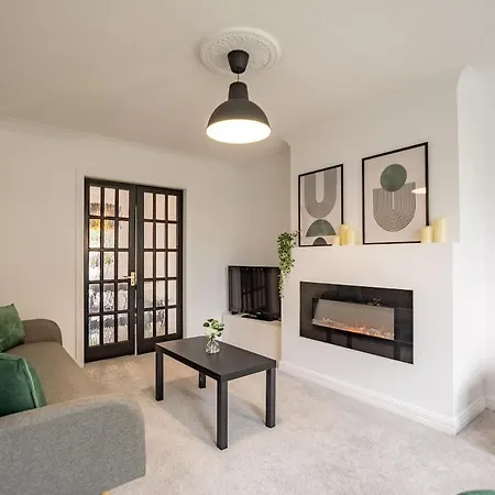 Modern & Spacious 3 Bed House * Galway