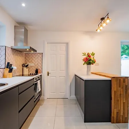 Modern & Spacious 3 Bed House