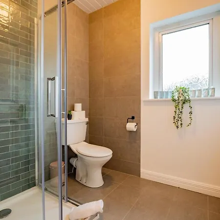 Modern & Spacious 3 Bed House