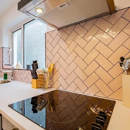 Modern & Spacious 3 Bed House *