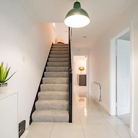 Vakantiehuis Modern & Spacious 3 Bed House *