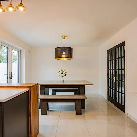 Holiday home Modern & Spacious 3 Bed House Galway