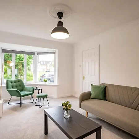 Modern & Spacious 3 Bed House