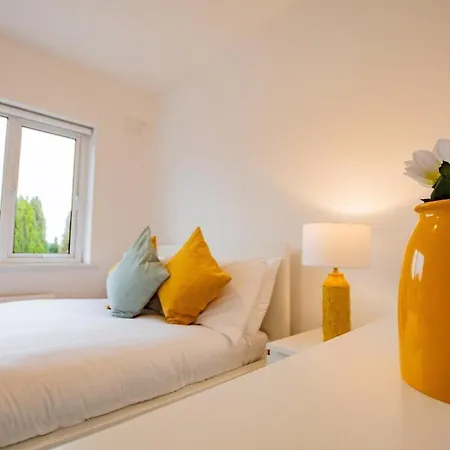 Modern & Spacious 3 Bed House Galway