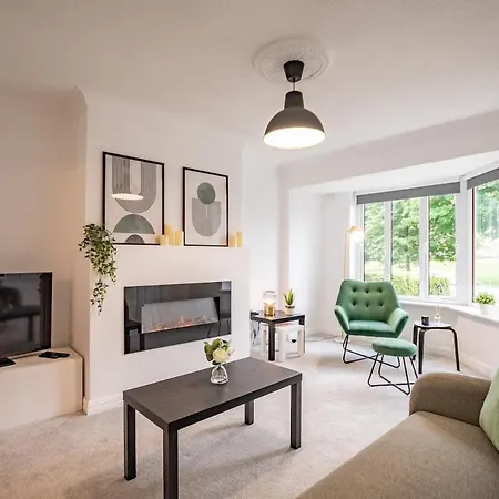Modern & Spacious 3 Bed House * Galway