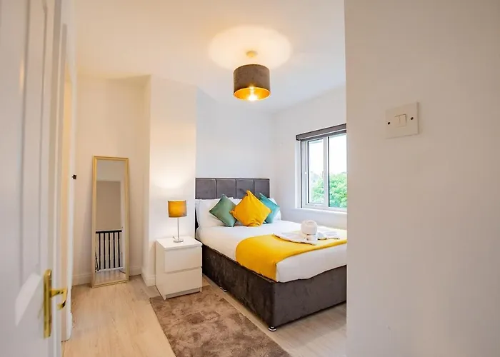 펜션 Modern & Spacious 3 Bed House 골웨이