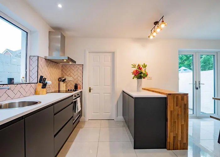 Modern & Spacious 3 Bed House