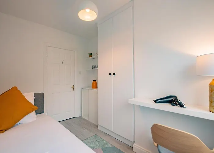 펜션 Modern & Spacious 3 Bed House