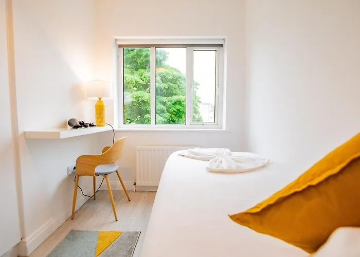 Modern & Spacious 3 Bed House