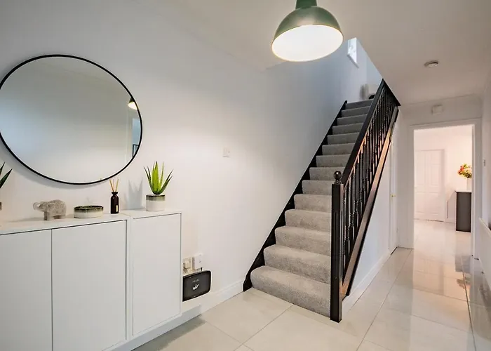 Modern & Spacious 3 Bed House 펜션 골웨이