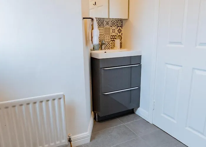 Modern & Spacious 3 Bed House