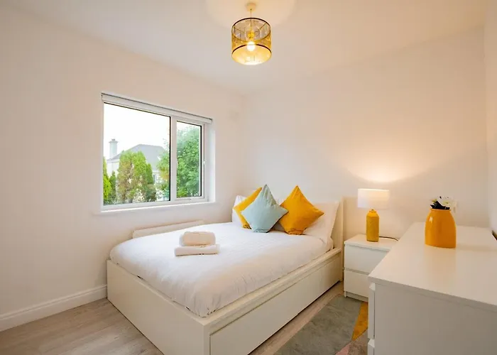 Modern & Spacious 3 Bed House Hébergement de vacances Galway