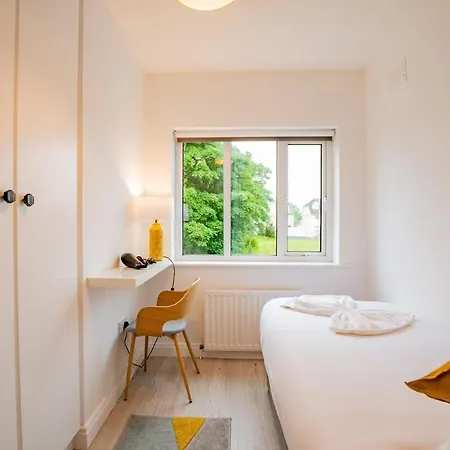 Dom wakacyjny Family-friendly 3 Bed House - Sleeps 6 *